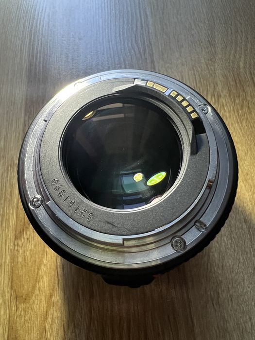 Obiectiv Canon EF 85mm f1.8 USM