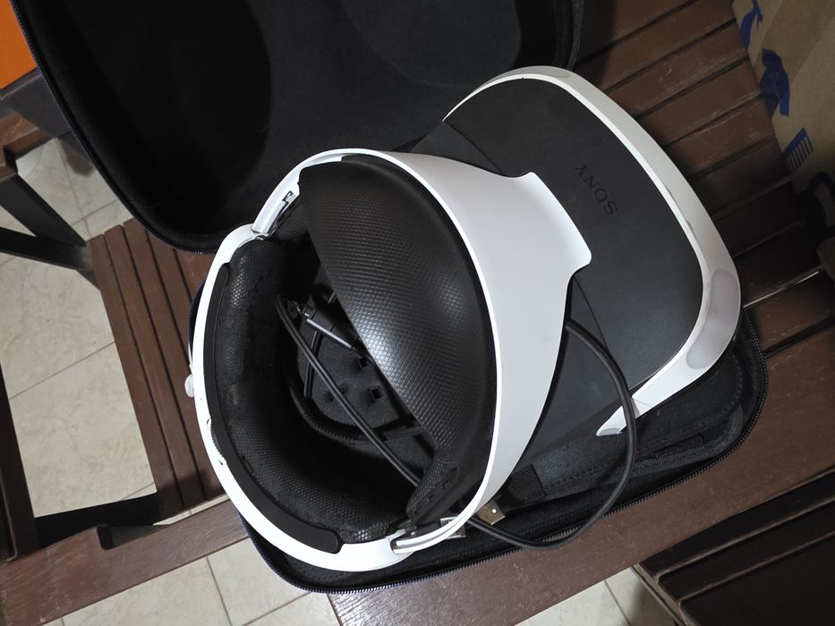 Vând cutie+ochelari VR +Camere pentru PlayStation