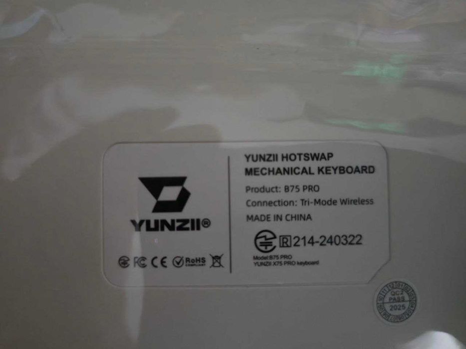 Tastatura mecanica YUNZII B75 PRO V2 75% Hot-Swap Tri-Mode, RGB
