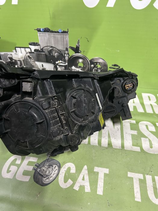 Far xenon stânga Hyundai Santa Fe 2016