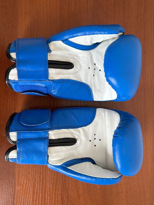 Боксерские перчатки