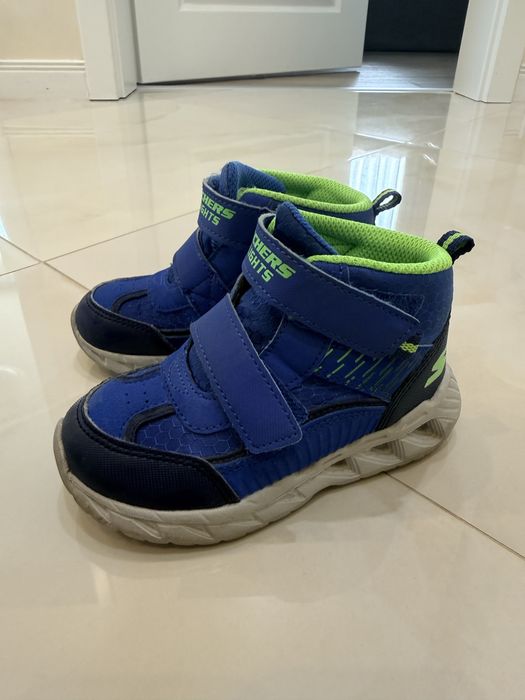 Детски обувки есен зима SKECHERS светещи