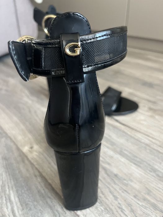 Черни сандали Guess