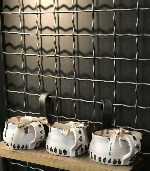 Set de 7 căni din ceramică, realizate manual (handmade).