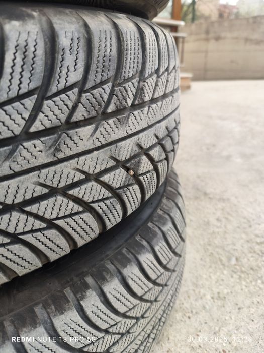 Продавам 4 бр. зимни гуми 215 65 17 Bridgestone