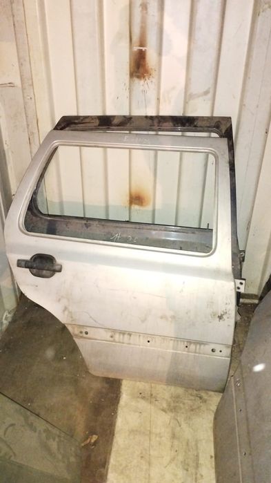 Гольф 3 универсал заднии двери