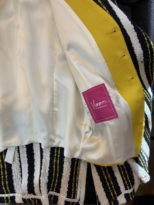 Sacou Viggo Contemporary cu vestă galbenă și batistă – Mărimea 48