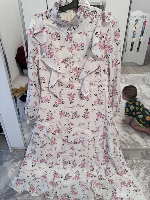 Продам женские платья