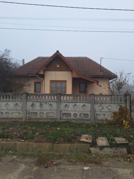 Vând casă în Cornești, poziție excelentă