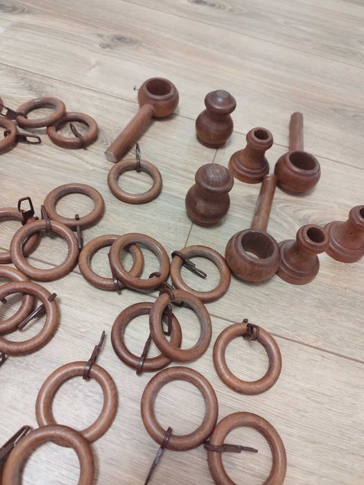 Корниз за перде и таванен простор.