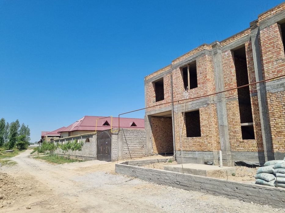 Сотилади ховли Ер 4та хона коробка. Заннги ота