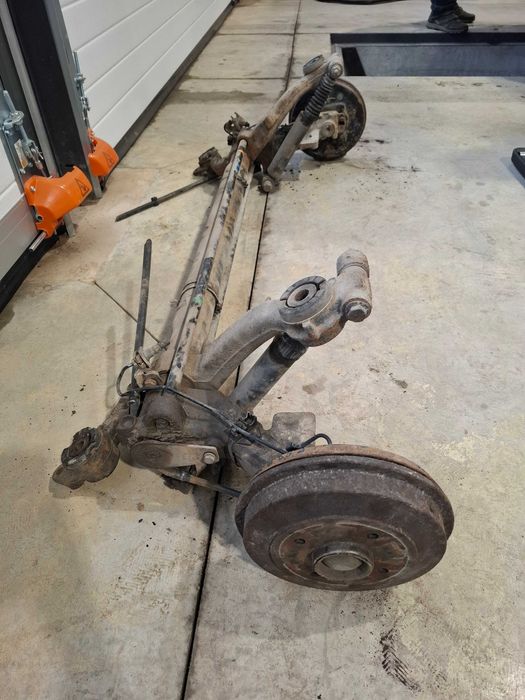 Заден мост/Торсион ПЕЖО 206 ОБОРУДВАН