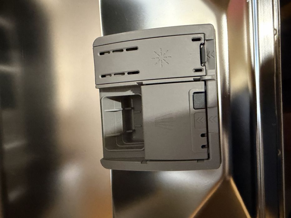 Съдомиялна Bosch SilencePlus Compact, тиха и почти неползвана