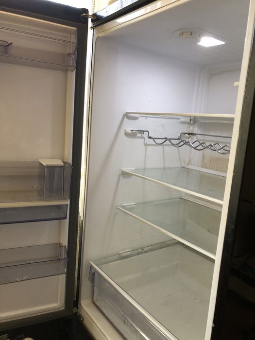 Хладилник с диспенсър Beko