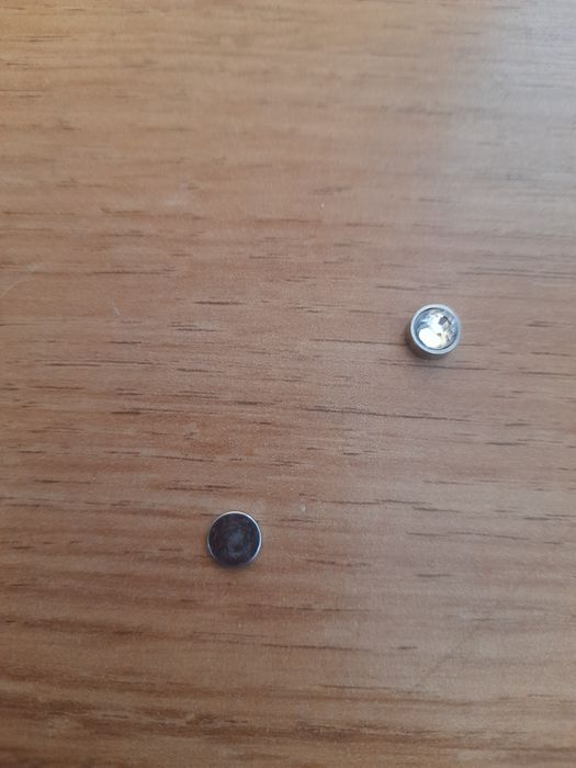 Cercei cu magnet pereche zirconiu alb/negru,unisex NOI !!