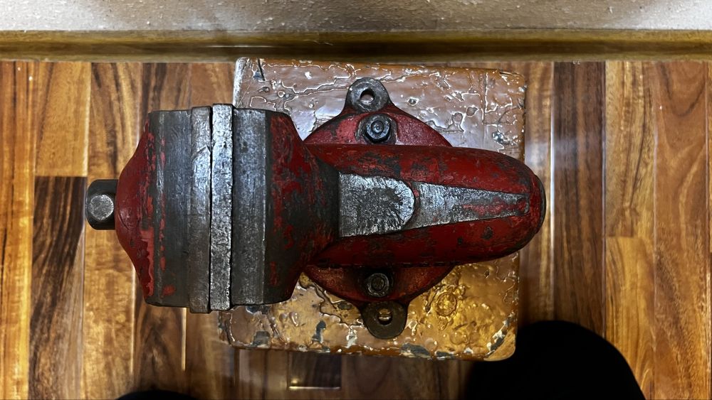 Продам раритетные тиски толи Чехия толи Корея