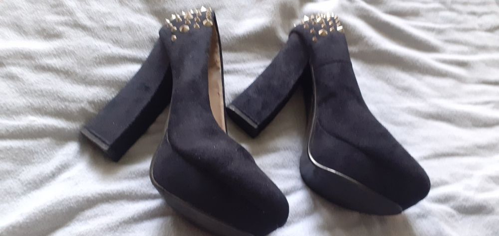 Vand pantofi de dama marimea 38-39