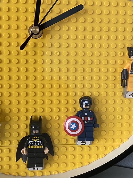 Настенные часы в стиле LEGO