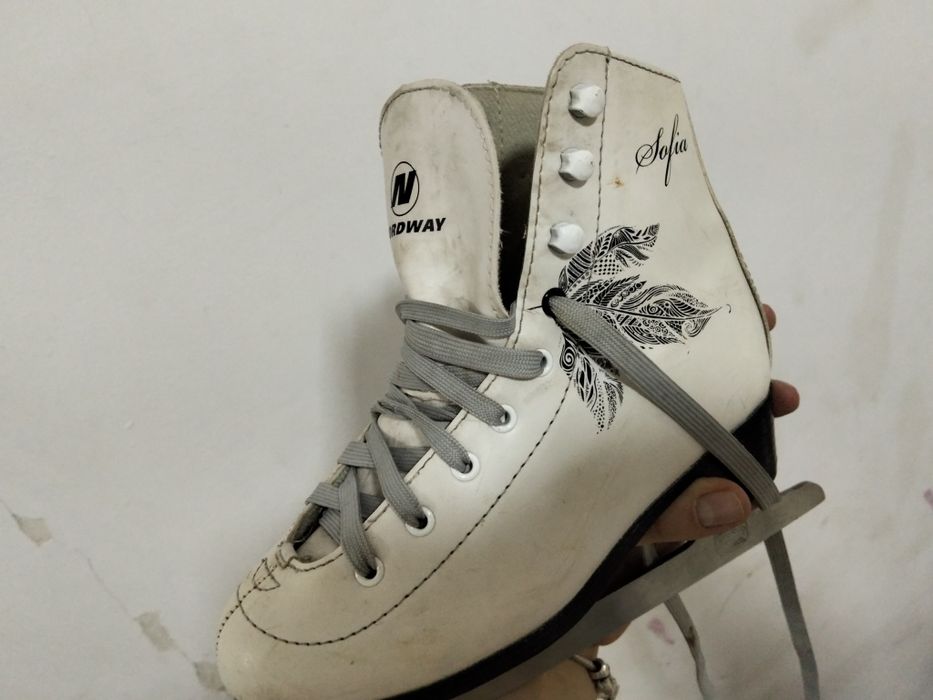 Коньки фигурные для девочки