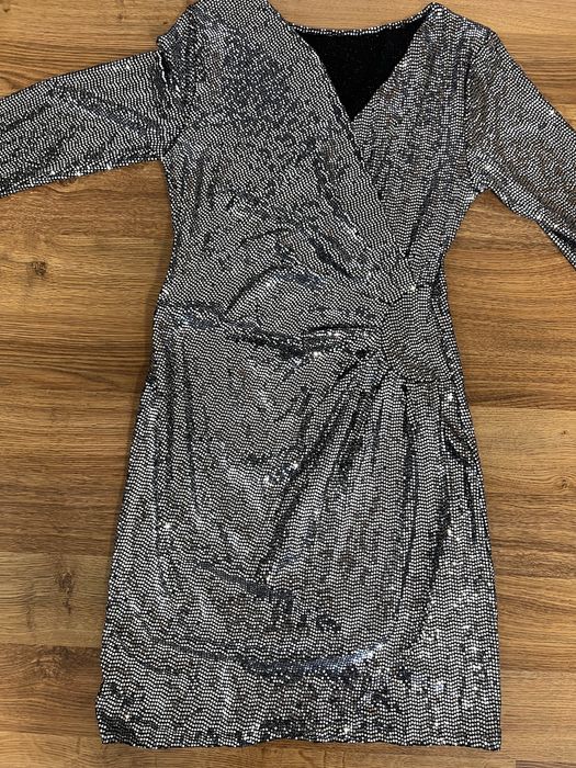 Страхотен модел сребриста рокля