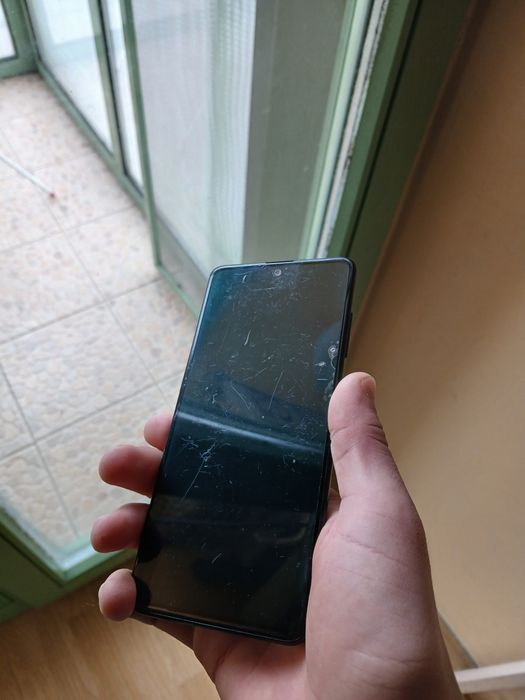 Продавам Samsung a51 в добро състояние, екрана няма дефекти