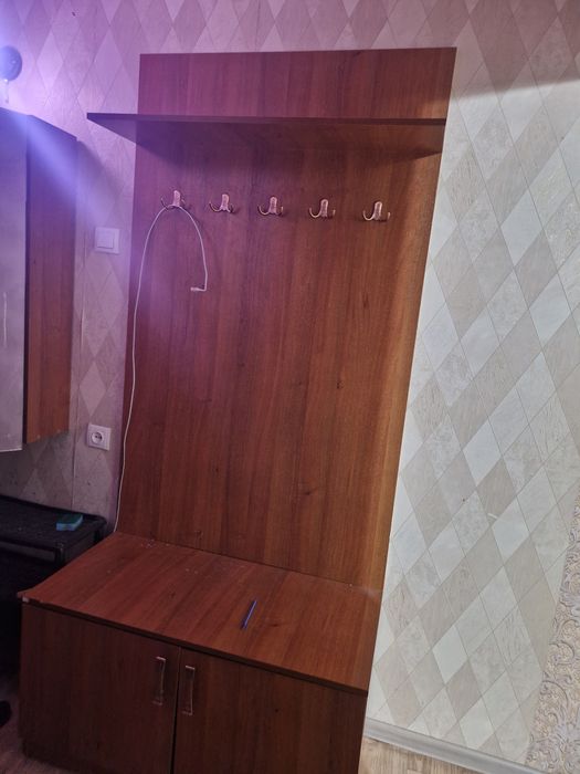 Продам вешалку в прихожую 10000
