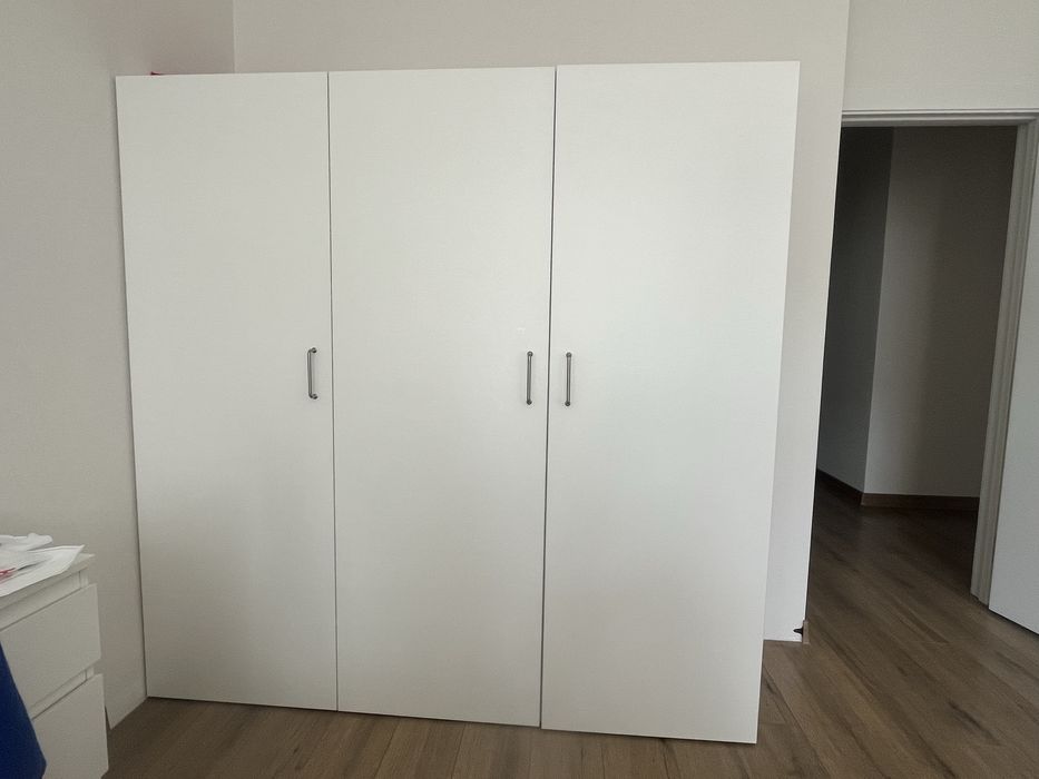 Продам шкаф в спальню, Икея, трех дверный