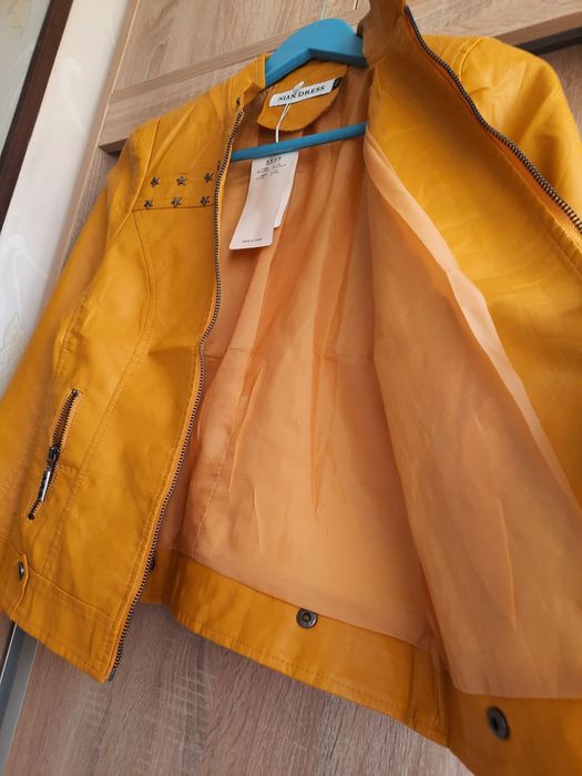 Женская курточка. Пиджак. Эка кожа. Только две шт осталось.