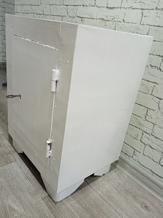 Продам железный сейф.