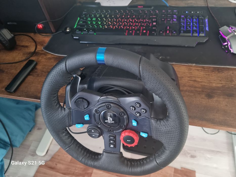 Продам игровой руль Logitech G29 черный