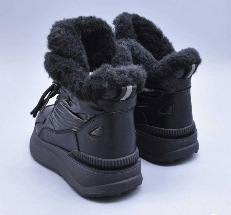 Продам новые зимние ботинки