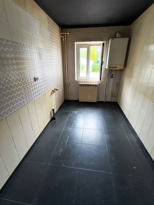 Închiriez apartament cu 3 camere