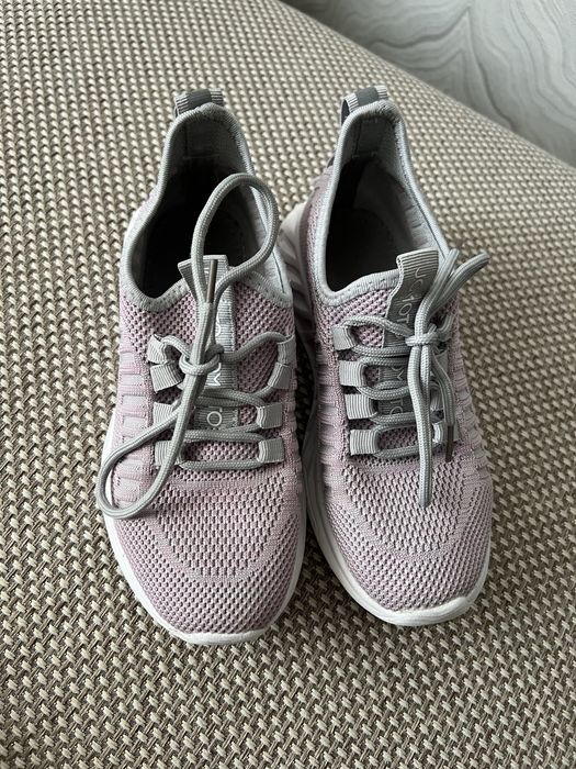 Лёгкие кроссовки 34 размер