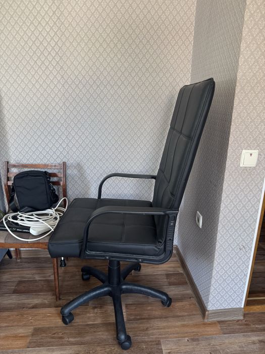 Продам кресло офисное