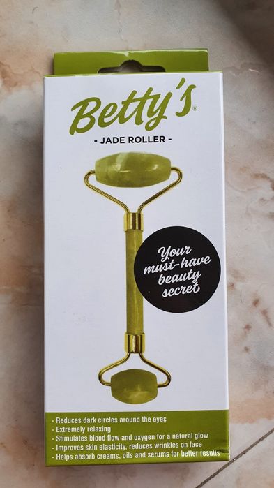 Нефритен масажор Betty's Jade Roller и Кърпа за почистване на грим