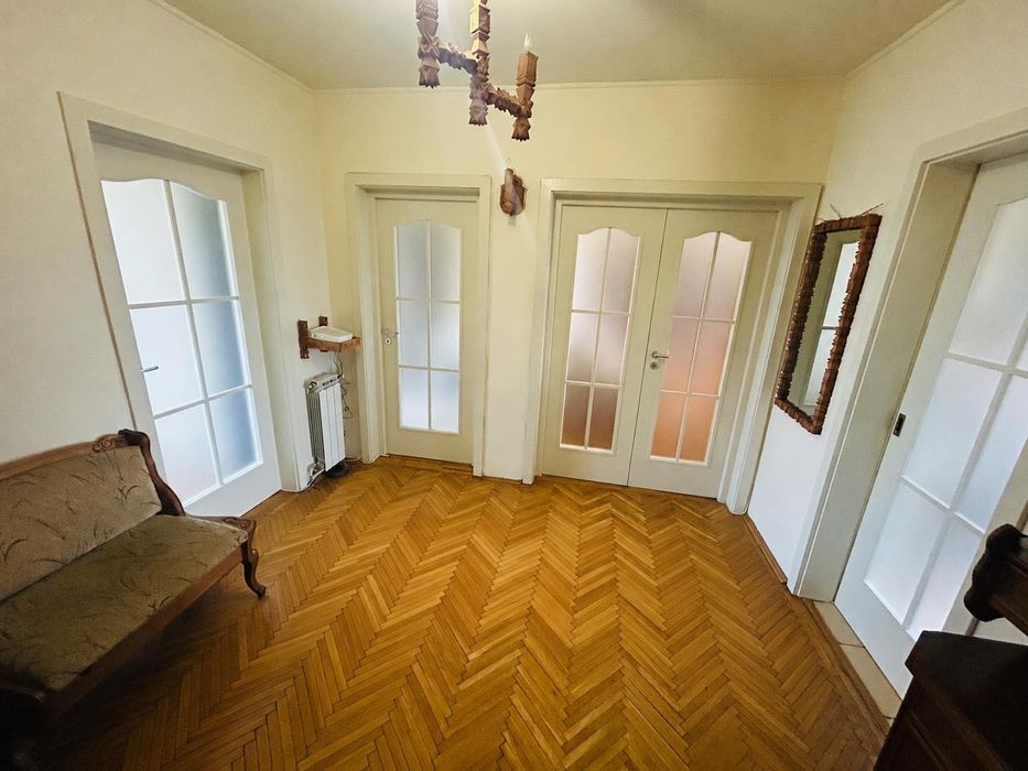Apartament 3 camere ,ultracentral,garaj ,boxa