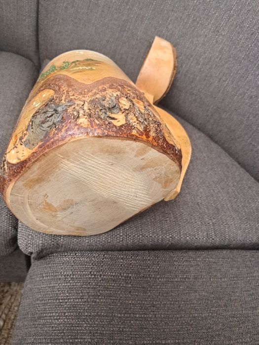 Дървена кана с дръжка