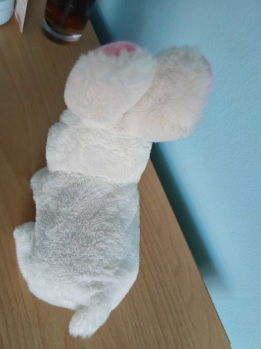 Детска играчка Плюшено зайче, движещо се с батерии