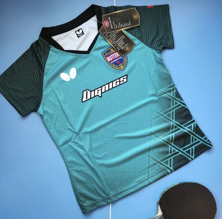 Продам костюм для настольного тенниса