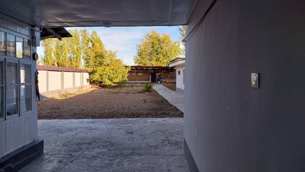 Уй сотилади. Кибрай тумани Дархан махалласида.