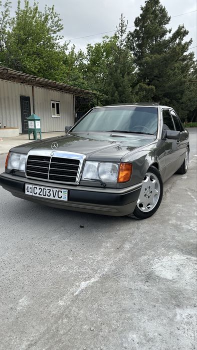 Mercedes-Benz 300 1989