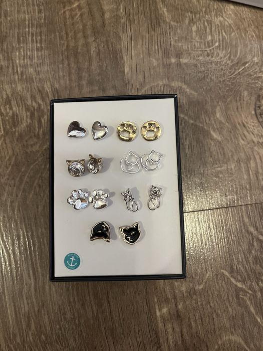 Чисто нови обеци и други бижута