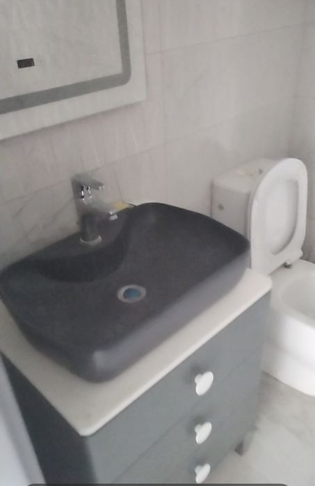 Продавам сива мивка за монтаж върху плот