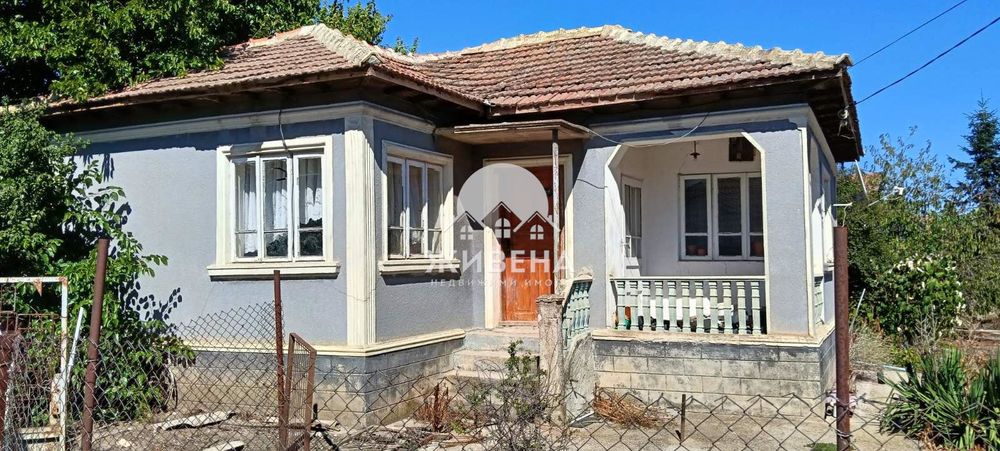 Продават се две къщи в един двор, с.Царичино, обл. Добрич