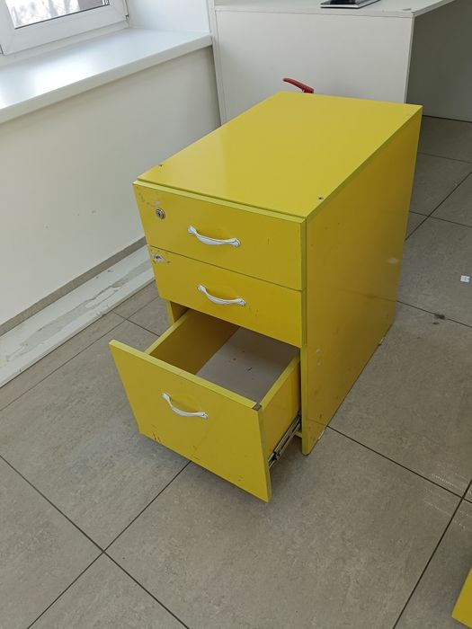 Продам тумбу недорого