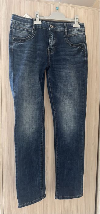 Мъжки дънки с етикет