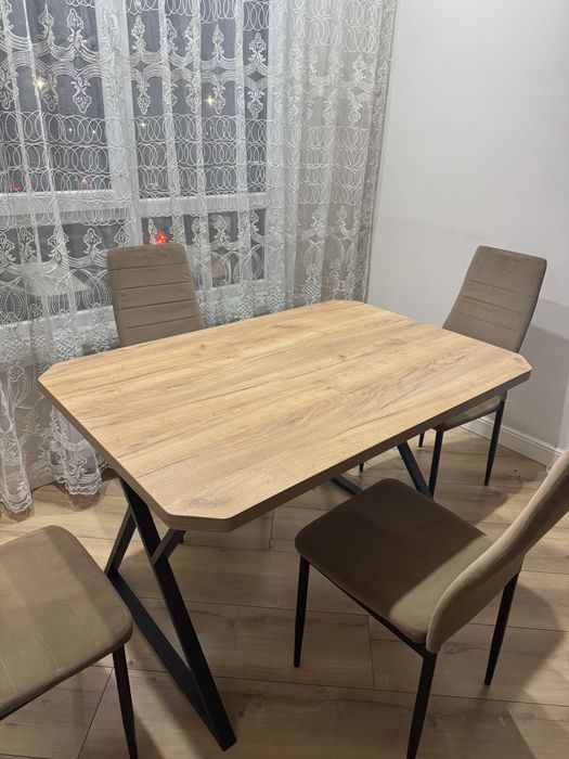 Кухонный стол и стулья