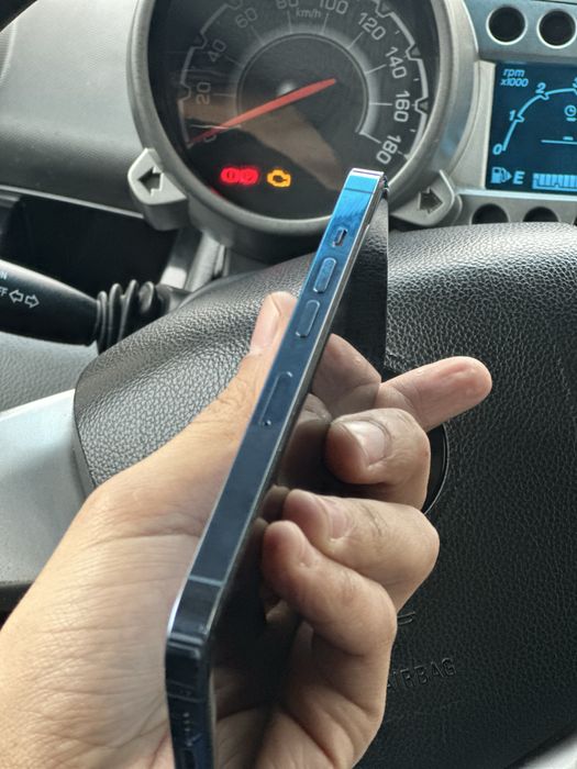 Iphone 13 pro sotiladi SROCHNO