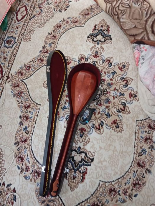 Гитара и  домбыра  продам