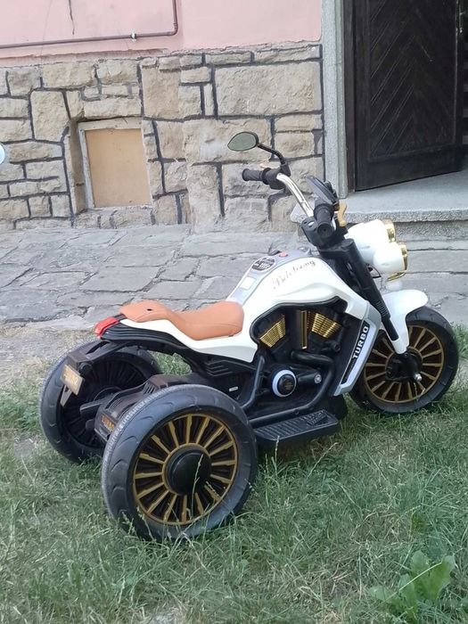 Акумулаторен мотор 12V